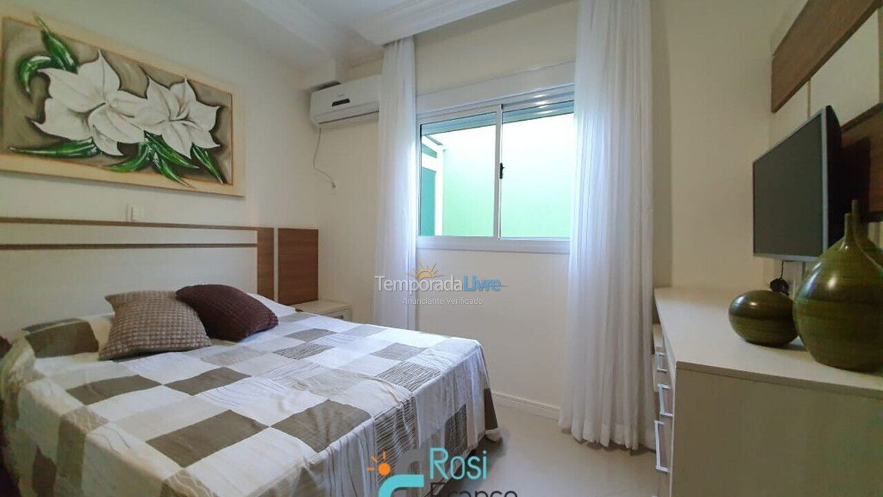 Apartamento para aluguel de temporada em Itapema (Meia Praia Frente Mar)