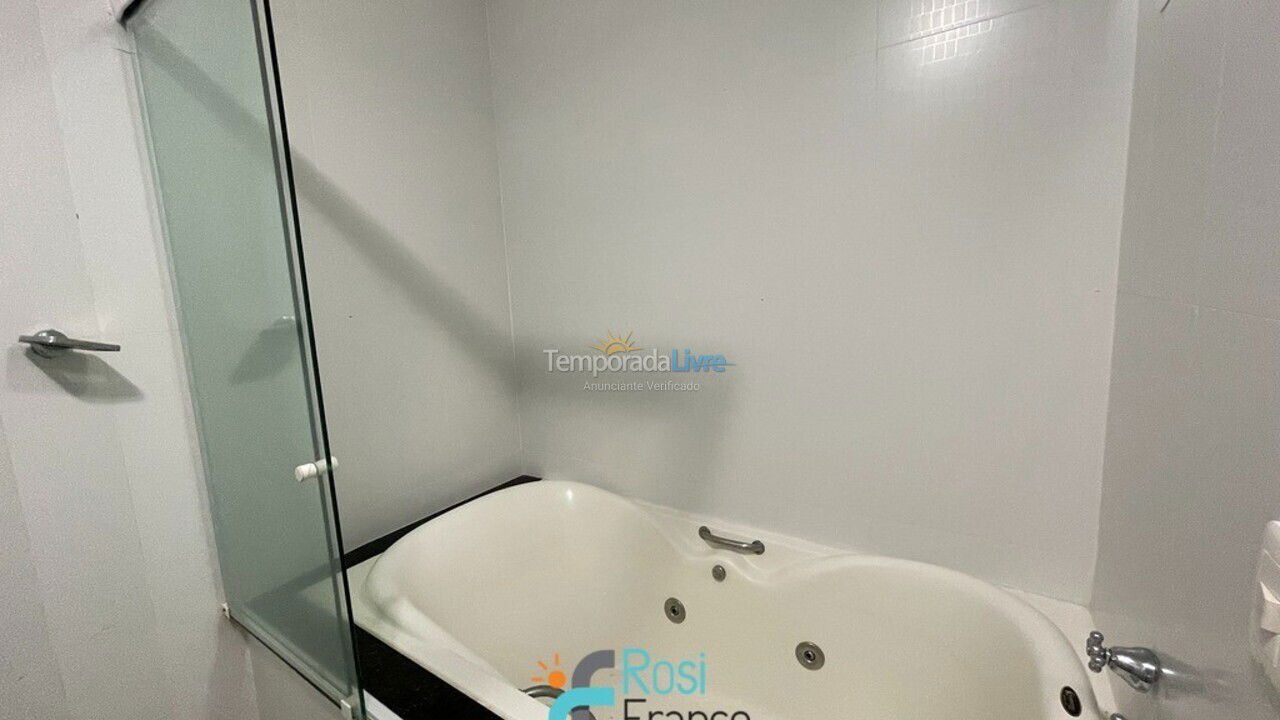 Apartamento para aluguel de temporada em Itapema (Meia Praia Frente Mar)