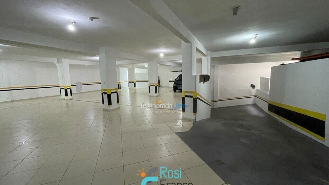 Apartamento para aluguel de temporada em Itapema (Meia Praia Frente Mar)