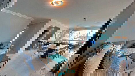 Apartamento 4 dormitórios frente mar Meia Praia SC