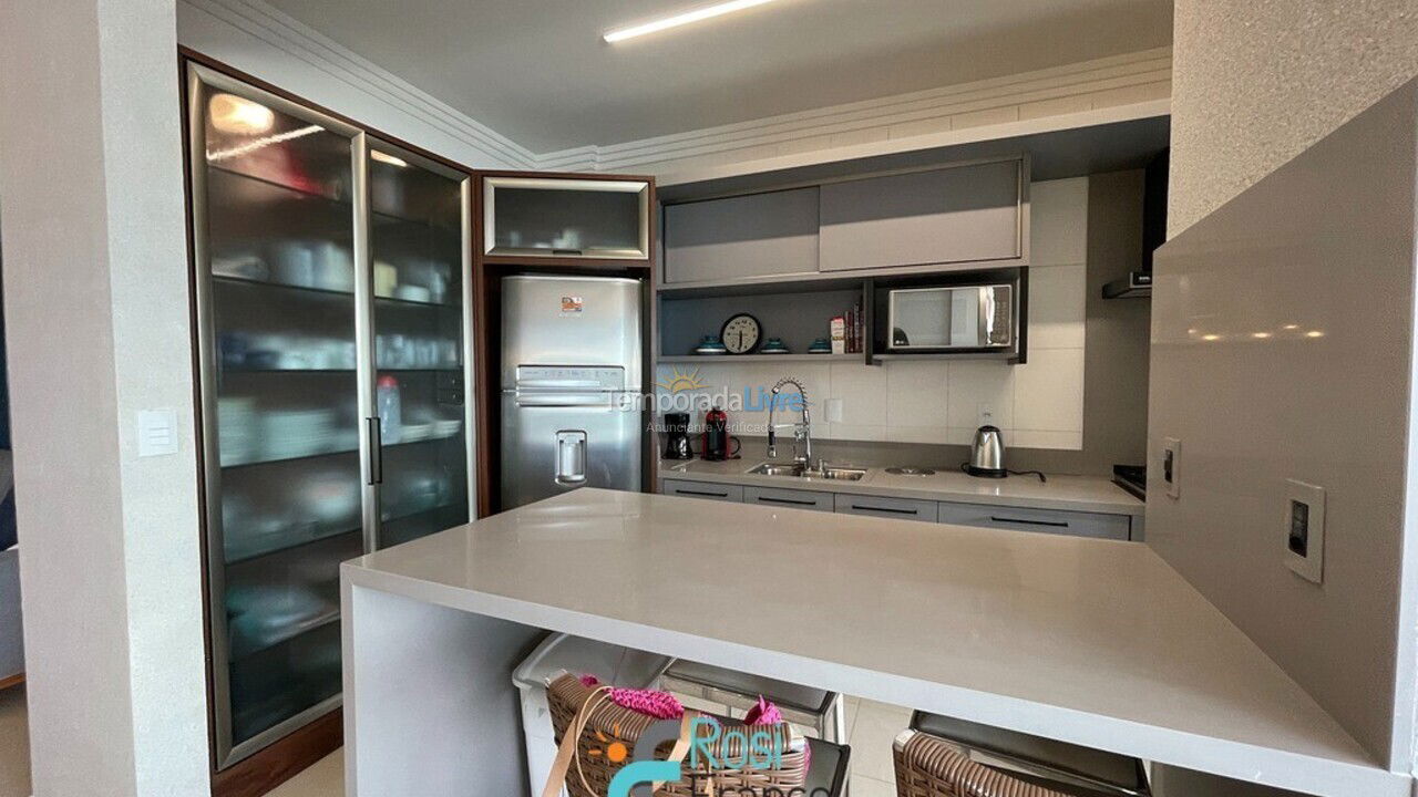 Apartamento para aluguel de temporada em Itapema (Meia Praia)