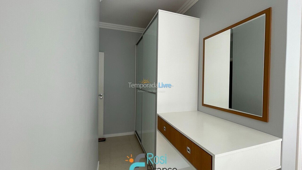 Apartamento para aluguel de temporada em Itapema (Meia Praia)
