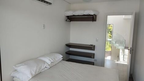 Triplex con piscina climatizada + 5 aires acondicionados