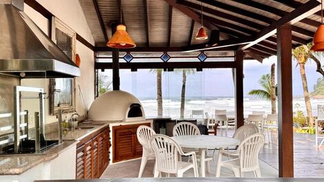 CASA PE NA AREIA NA PRAIA DA BALEIA