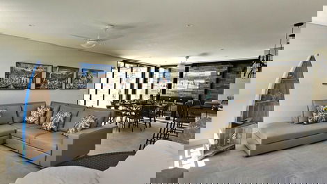 Casa en condominio de fin de año – Juquehy. 5 suites, piscina, frente al mar.
