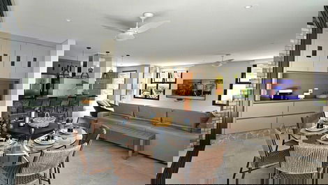 Casa en condominio de fin de año – Juquehy. 5 suites, piscina, frente al mar.