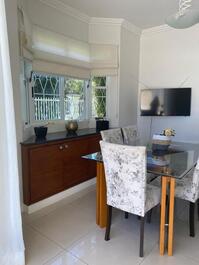 SEASONAL RENTAL: JURERÊ, 4 BEDROOMS, 450 METERS FROM THE BEACH