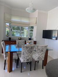 SEASONAL RENTAL: JURERÊ, 4 BEDROOMS, 450 METERS FROM THE BEACH