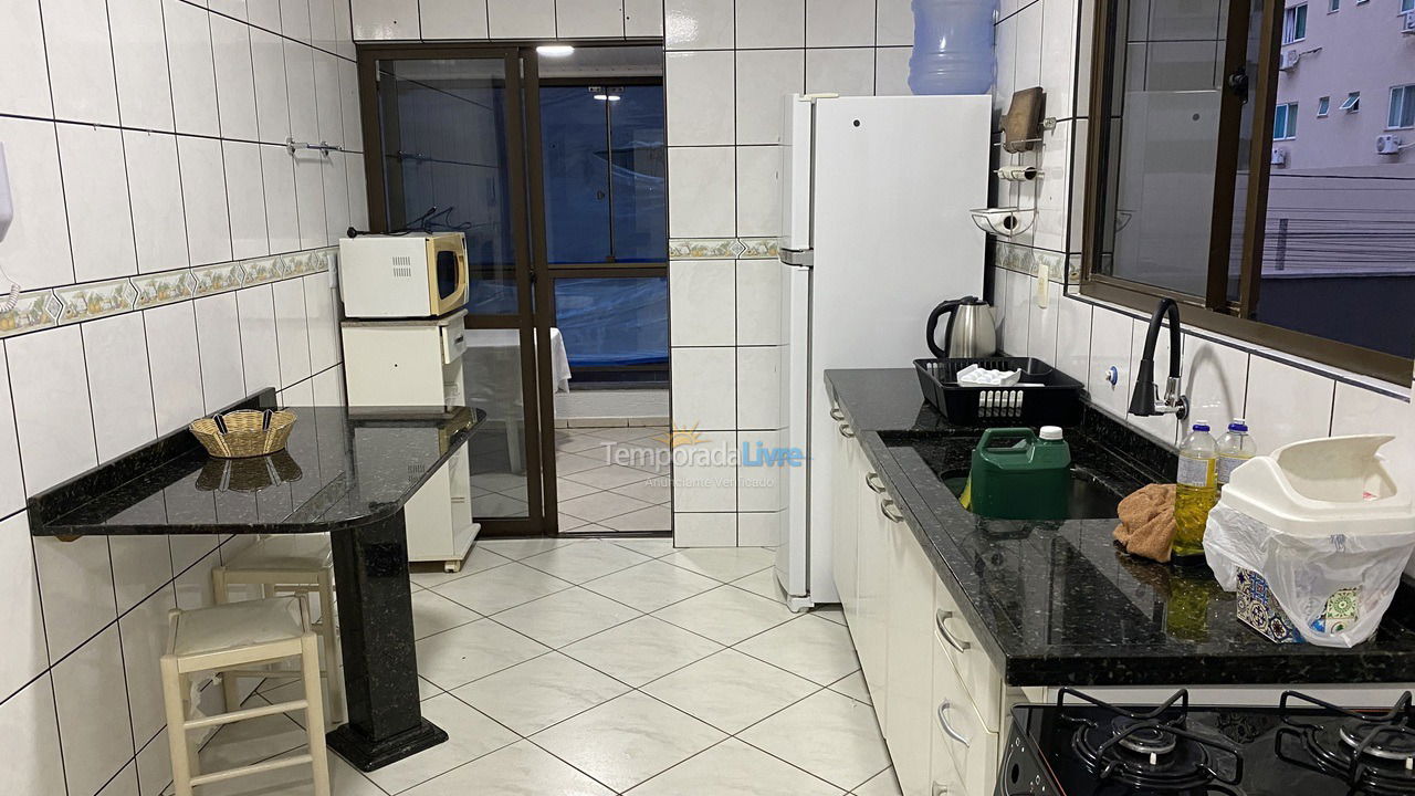 Casa para aluguel de temporada em Itapema (Meia Praia)