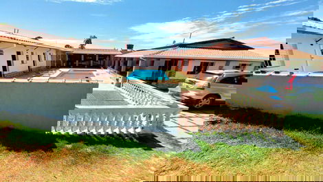 Vista geral da piscina 