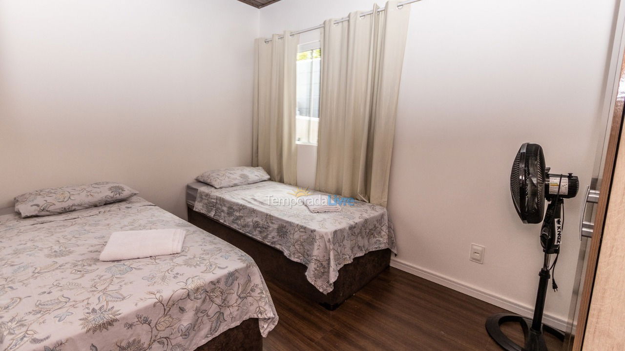 Apartamento para aluguel de temporada em Garopaba (Praia da Gamboa)