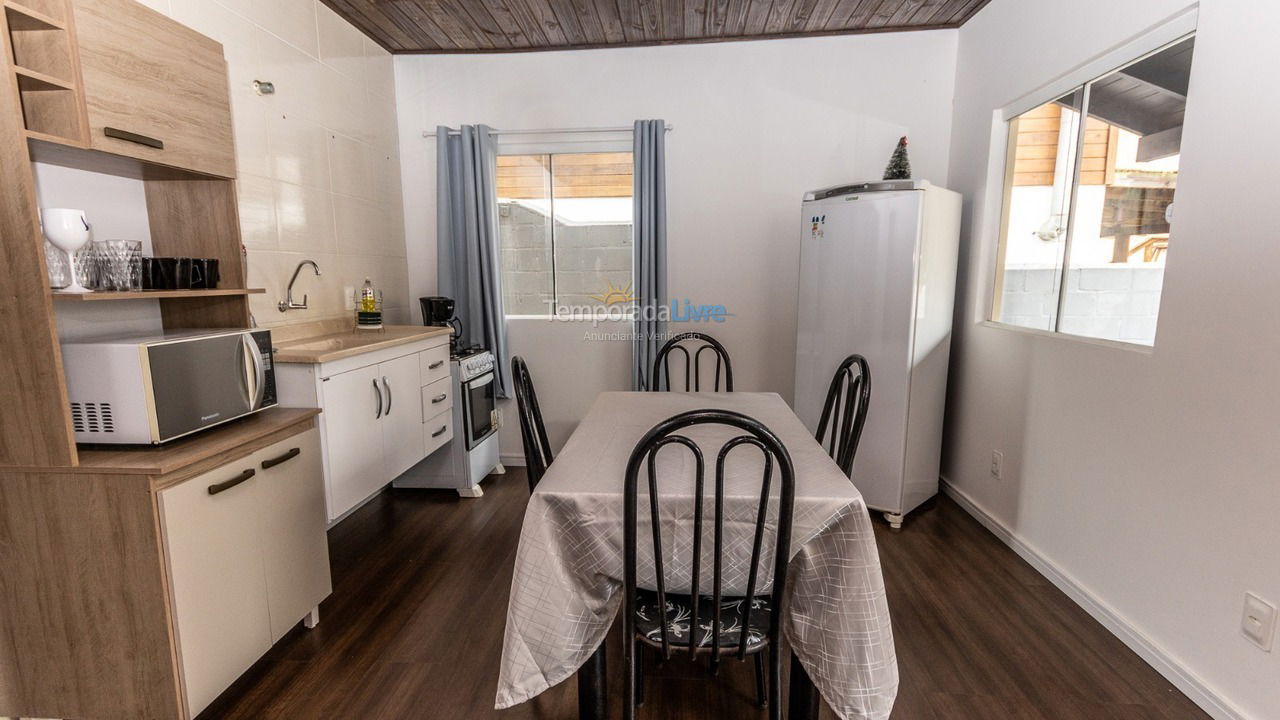 Apartamento para aluguel de temporada em Garopaba (Praia da Gamboa)