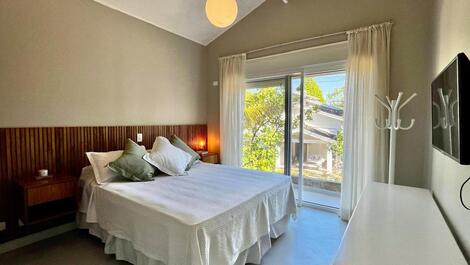 Baleia, 4 suites, pool, gourmet space, 4 spaces. New Year's Eve.