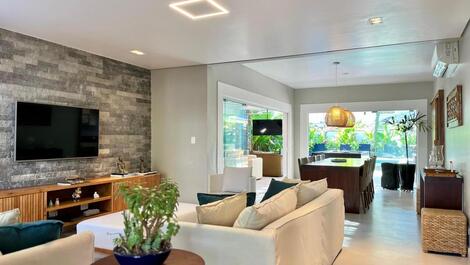 Baleia, 4 suites, pool, gourmet space, 4 spaces. New Year's Eve.