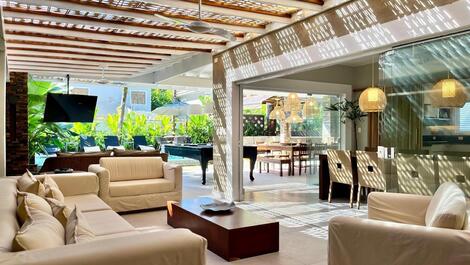 Baleia, 4 suites, pool, gourmet space, 4 spaces. New Year's Eve.