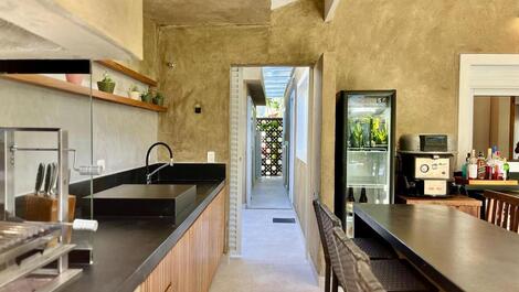 Baleia, 4 suites, pool, gourmet space, 4 spaces. New Year's Eve.