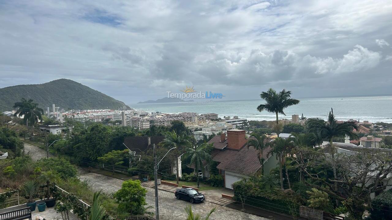 Casa para aluguel de temporada em Florianópolis (Praia Brava)
