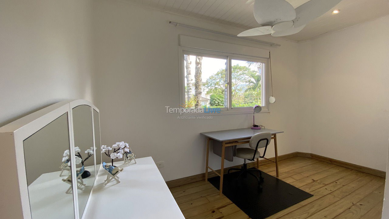 Casa para aluguel de temporada em São Sebastião (Praia da Baleia)