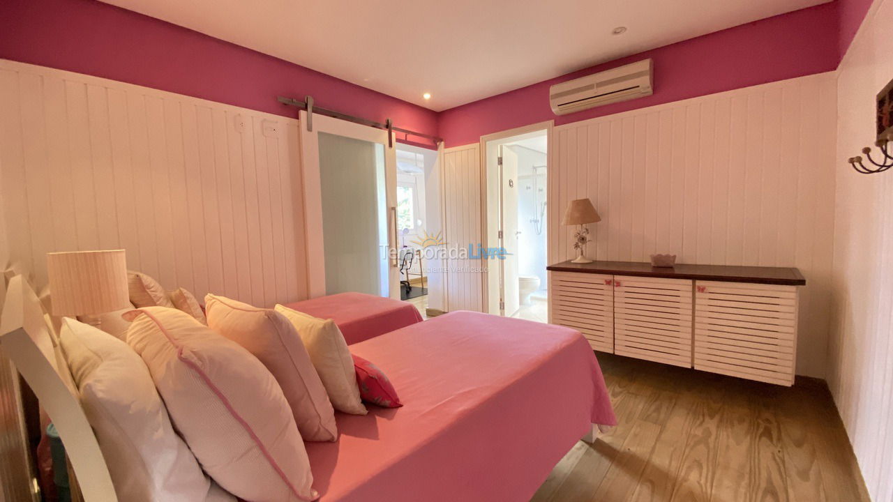 Casa para aluguel de temporada em São Sebastião (Praia da Baleia)