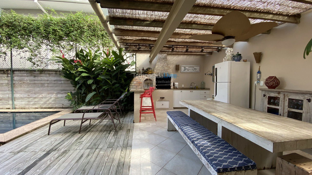 Casa para aluguel de temporada em São Sebastião (Praia da Baleia)