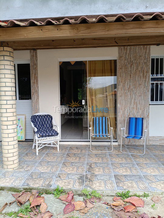 Casa para aluguel de temporada em Bombinhas (Praia de Bombas)