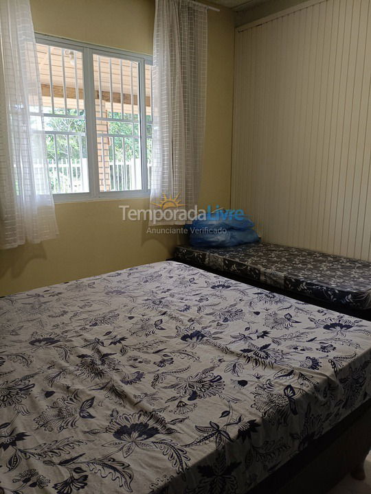 Casa para aluguel de temporada em Bombinhas (Praia de Bombas)