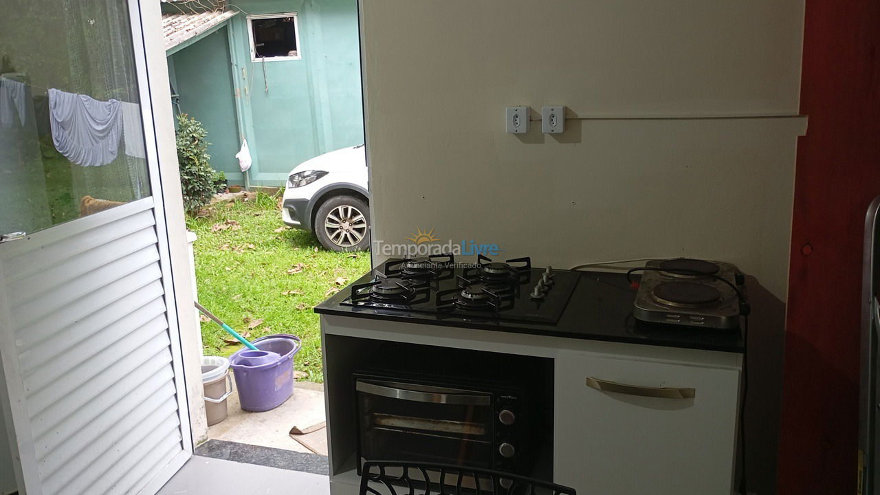 Casa para aluguel de temporada em Bombinhas (Praia de Bombas)