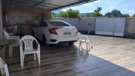Great house in Guapimirim RJ square, in front of Abutres motorcyclist.