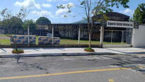 Great house in Guapimirim RJ square, in front of Abutres motorcyclist.