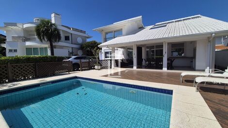 House in Front of Jurerê Internacional Beach