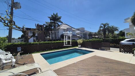 House in Front of Jurerê Internacional Beach