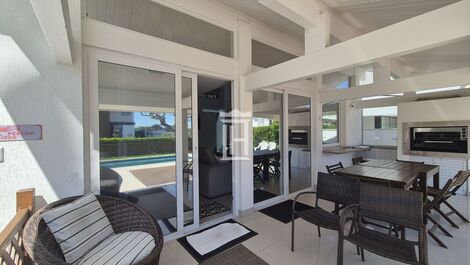 House in Front of Jurerê Internacional Beach
