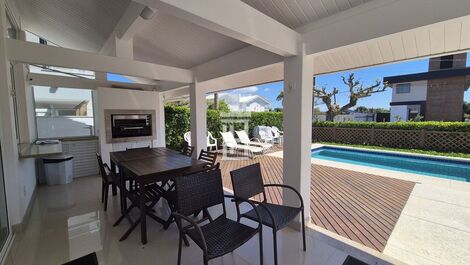 House in Front of Jurerê Internacional Beach