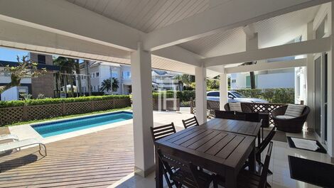 House in Front of Jurerê Internacional Beach