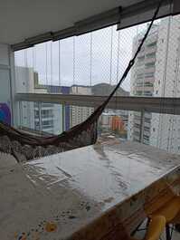 Cómodo apartamento, justo en la arena, barbacoa y piscina frente al mar.