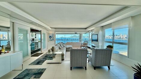 Seasonal rental facing the sea with 3 suites in Balneário Camboriú