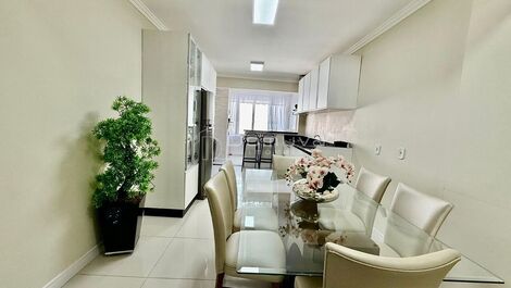Seasonal rental of a 3-bedroom beachfront building in Balneario Camboriu