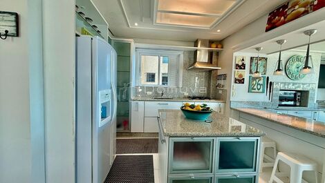 Seasonal rental facing the sea with 3 suites in Balneário Camboriú
