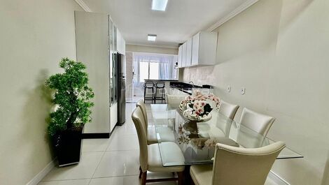 Seasonal rental of a 3-bedroom beachfront building in Balneario Camboriu