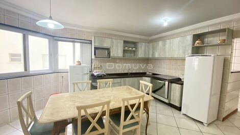 Seasonal rental facing the sea with 4 suites in Balneário Camboriú