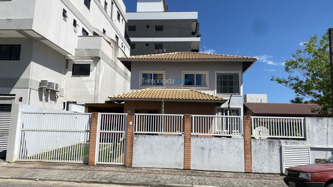 Casa para aluguel de temporada em Bombinhas (Canto Grande)
