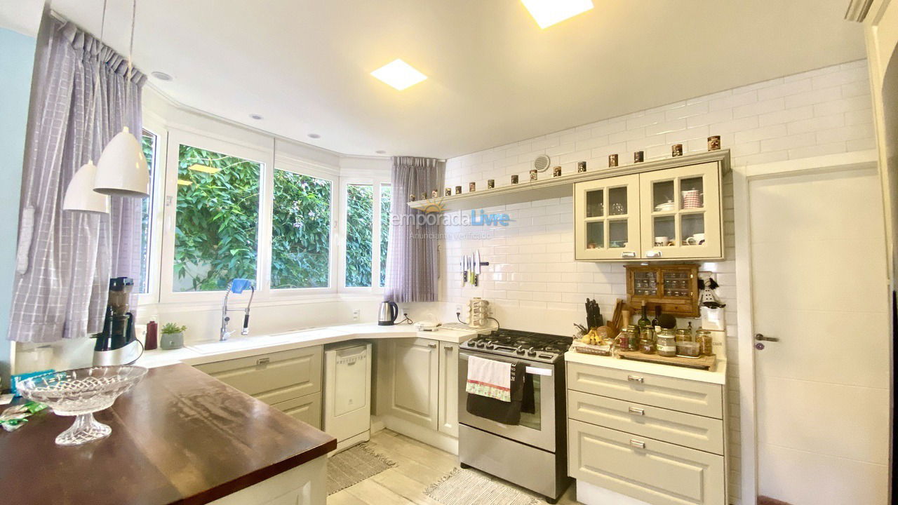 Casa para aluguel de temporada em Bombinhas (Canto Grande)