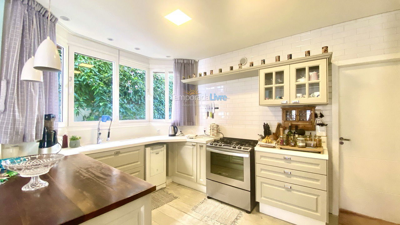 Casa para aluguel de temporada em Bombinhas (Canto Grande)