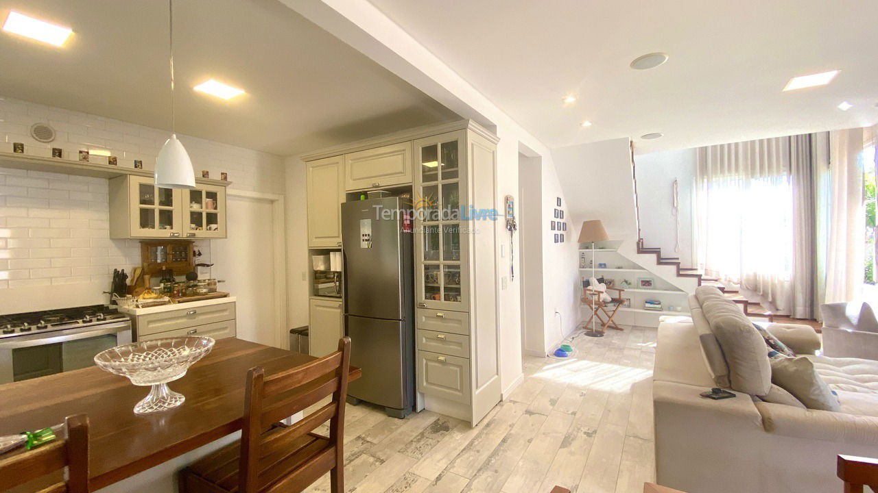 Casa para aluguel de temporada em Bombinhas (Canto Grande)