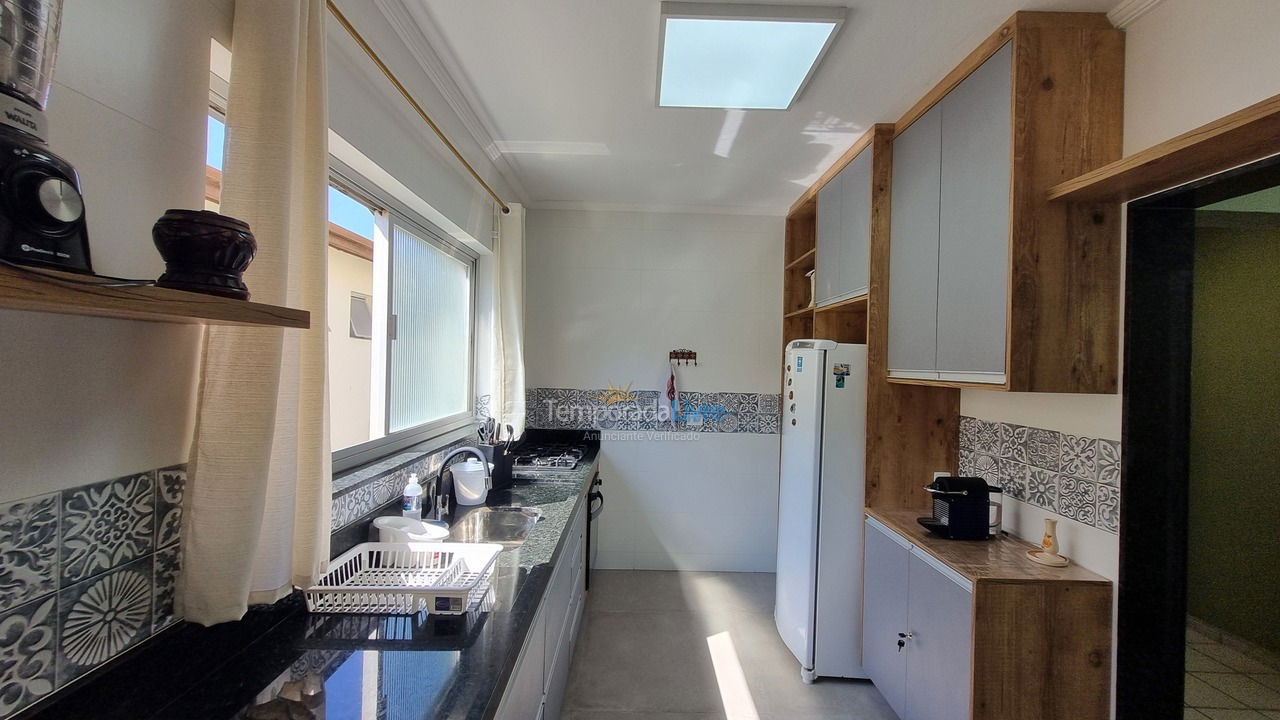 Casa para aluguel de temporada em Ubatuba (Praia Grande)