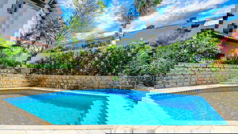 High standard house with swimming pool and views of the Beira Mar de Floripa