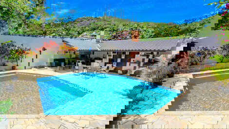 High standard house with swimming pool and views of the Beira Mar de Floripa