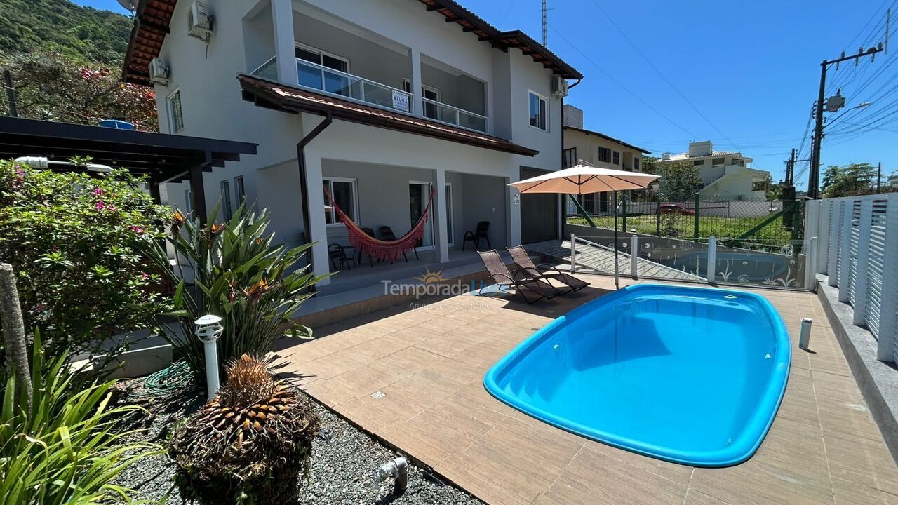 House for vacation rental in Bombinhas (Praia de Bombas)