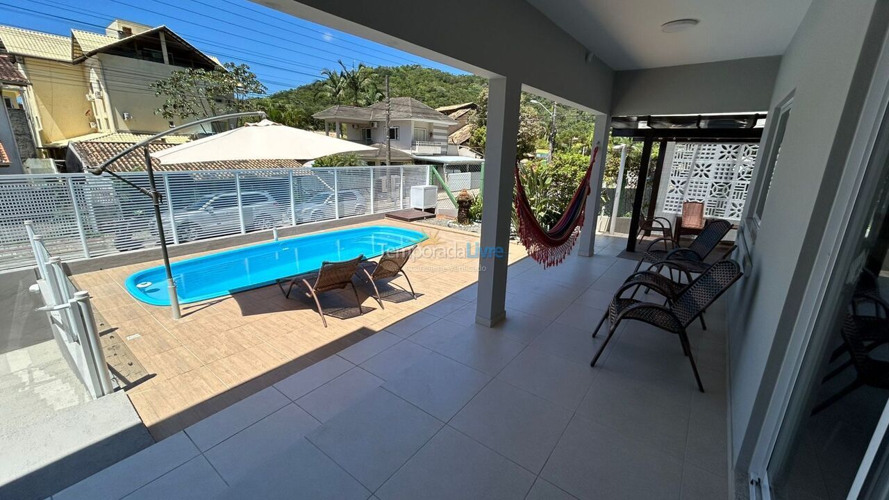 House for vacation rental in Bombinhas (Praia de Bombas)