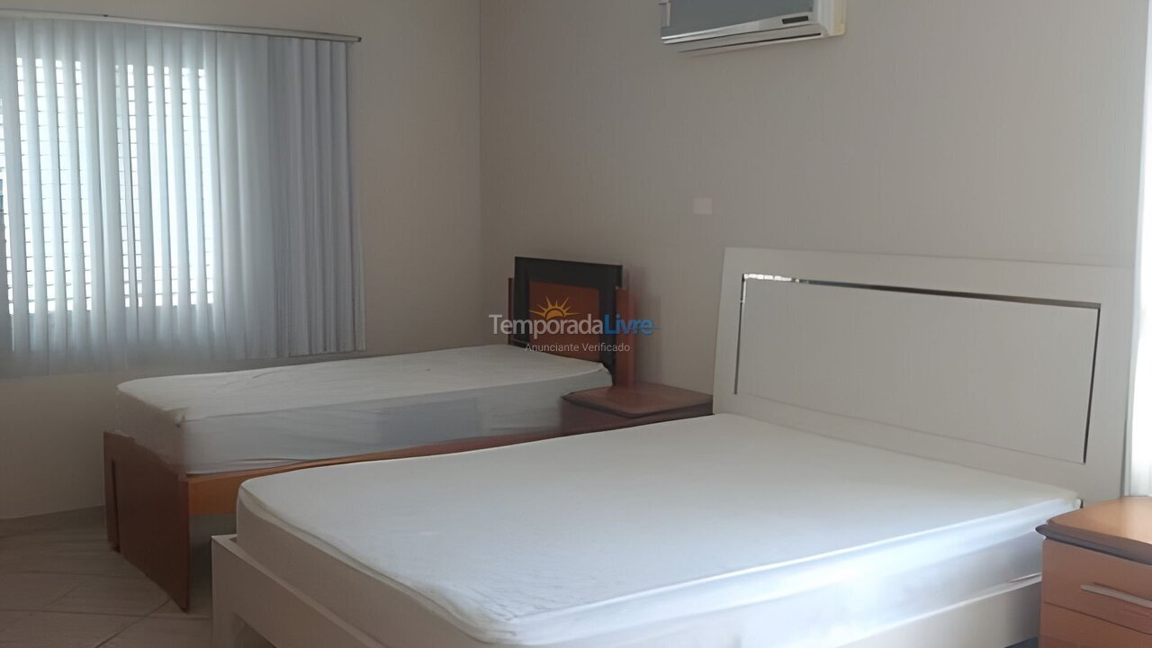 Granja para alquiler de vacaciones em Bertioga (Riviera de São Lourenço)